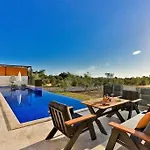 Villa Olivet-Kalkan- Huge Private Pool And Lovely Garden-Jakuzzies-Sauna-Turkish Hamam Villa Kaş
