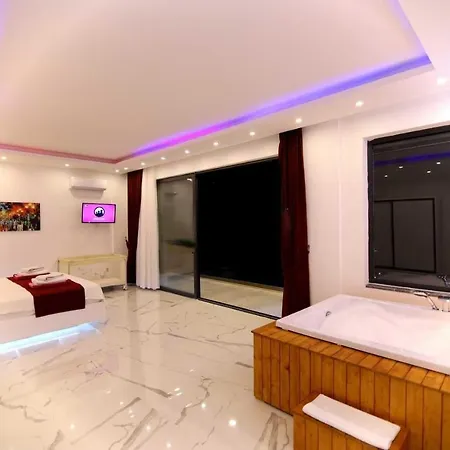 Olivet-kalkan- Huge Private Pool&lovely Garden-jakuzzies-sauna-turkish Hamam Villa Kaş