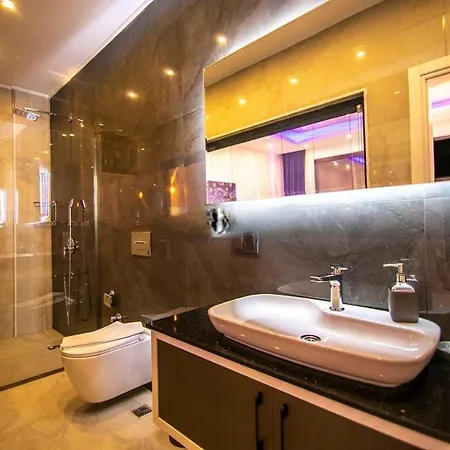 Olivet-kalkan- Huge Private Pool&lovely Garden-jakuzzies-sauna-turkish Hamam *