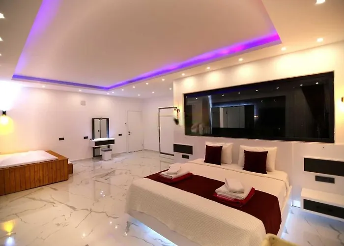 Olivet-kalkan 3 Bedroom-2 Jakuzzies-sauna-turkish Hamam-huge Private Pool And Lovely Garden Βίλα *