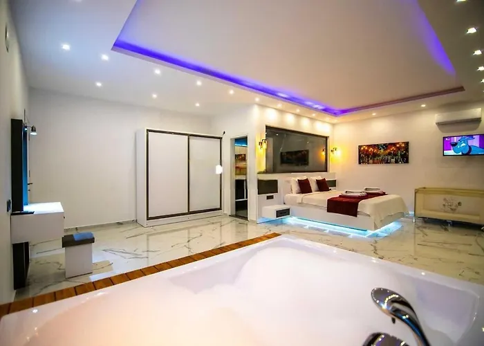 Olivet-kalkan 3 Bedroom-2 Jakuzzies-sauna-turkish Hamam-huge Private Pool And Lovely Garden *