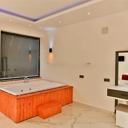 Villa Olivet-kalkan- Huge Private Pool&lovely Garden-jakuzzies-sauna-turkish Hamam