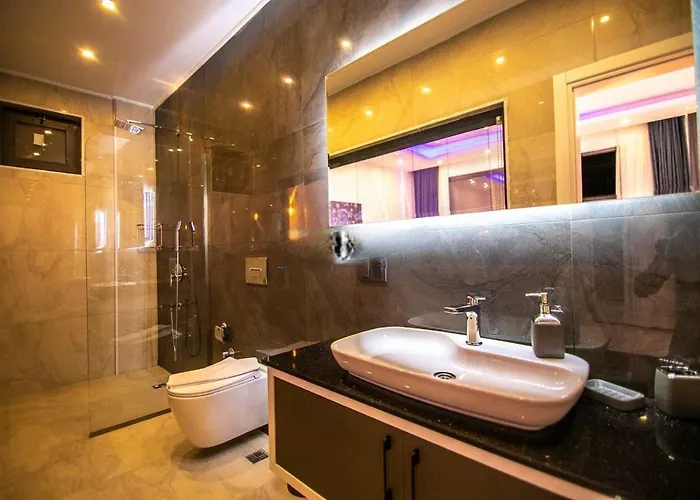 Olivet-kalkan 3 Bedroom-2 Jakuzzies-sauna-turkish Hamam-huge Private Pool And Lovely Garden *